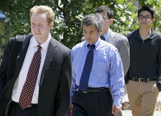 بروفيسور يدّعي كذبا انه طوّر لقاحا ضد الايدز ويسجن صورة رقم 1