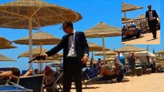 مزحة ثقيلة.. موظف فندق في شرم الشيخ يسدد مسدسه الى رؤوس المستجمين  صورة رقم 1