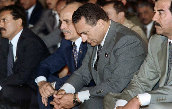 هكذا ظهر السياسيون والمشاهير في المساجد.. صور من الارشيف صورة رقم 2