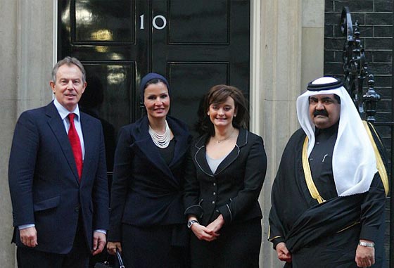 كشف جديد.. الشيخة موزة التقت بهيلاري كلينتون سرا.. بوساطة من شيري بلير صورة رقم 3