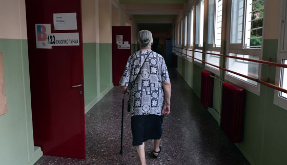 اليوم.. اليونانيون يصوتون على خطة الانقاذ الاوروبية لبلدهم صورة رقم 2