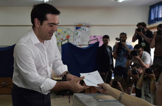 اليوم.. اليونانيون يصوتون على خطة الانقاذ الاوروبية لبلدهم صورة رقم 1