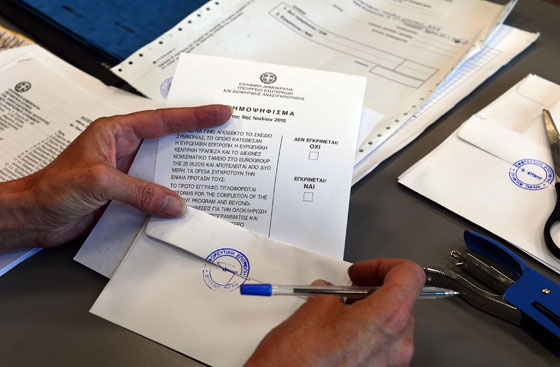 اليوم.. اليونانيون يصوتون على خطة الانقاذ الاوروبية لبلدهم صورة رقم 12