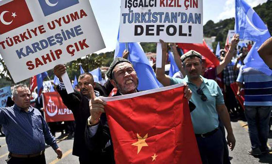 مظاهرات غضب في تركيا بسبب منع الصين مسلميها من الصيام صورة رقم 1