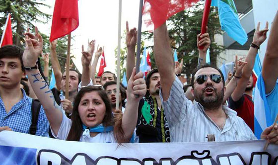 مظاهرات غضب في تركيا بسبب منع الصين مسلميها من الصيام صورة رقم 2