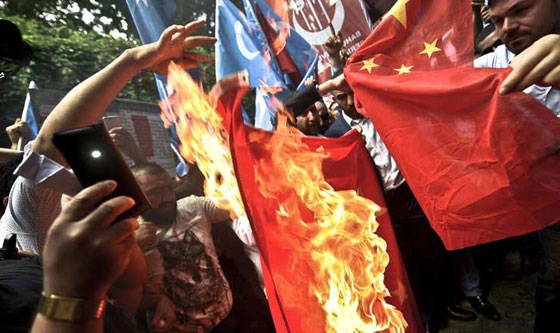 مظاهرات غضب في تركيا بسبب منع الصين مسلميها من الصيام صورة رقم 4