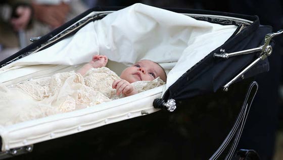 صور الاميرة البريطانية الجديدة تتعمد بمياه جيء بها من نهر الاردن صورة رقم 3