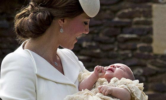 صور الاميرة البريطانية الجديدة تتعمد بمياه جيء بها من نهر الاردن صورة رقم 6