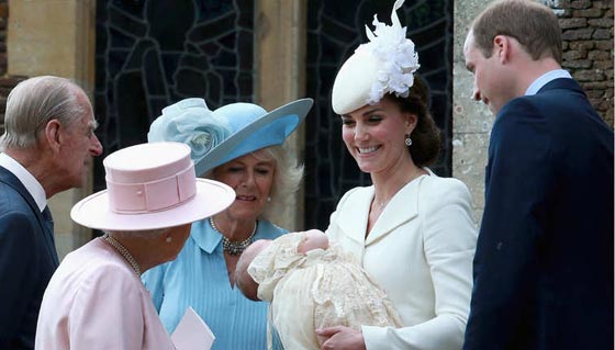 صور الاميرة البريطانية الجديدة تتعمد بمياه جيء بها من نهر الاردن صورة رقم 13