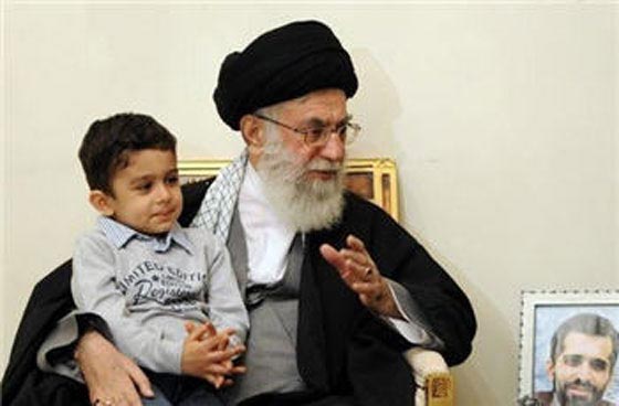 فيلم وثائقي يكشف الثراء الفاحش لابناء عائلة المرشد الاعلى لايران خامنئي  صورة رقم 12