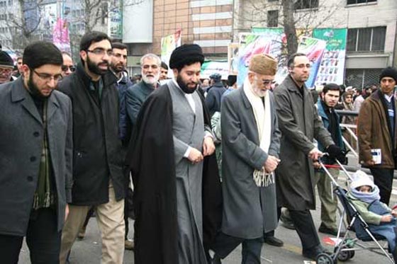 فيلم وثائقي يكشف الثراء الفاحش لابناء عائلة المرشد الاعلى لايران خامنئي  صورة رقم 4