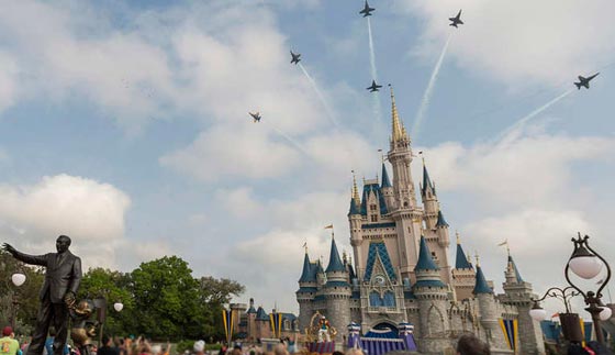 عواصف رعدية تضي سماء قلعة سندريلا وتدهش زوار ديزني صورة رقم 6