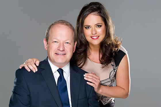 نائب بريطاني بفاخر ببيع زوجته لصورها بملابس البحر صورة رقم 3