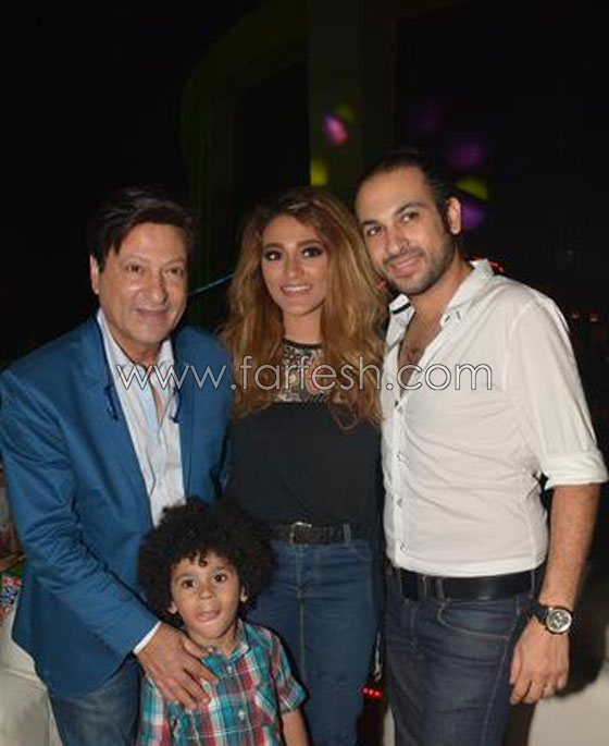 صور نجوم الفن مع عائلاتهم في ليالي رمضان صورة رقم 4