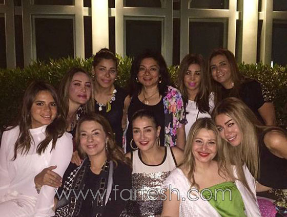 صور نجوم الفن مع عائلاتهم في ليالي رمضان صورة رقم 15