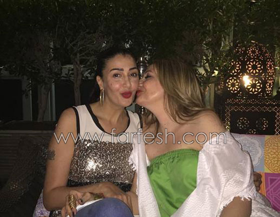 صور نجوم الفن مع عائلاتهم في ليالي رمضان صورة رقم 14