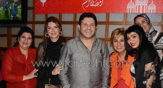 صور نجوم الفن مع عائلاتهم في ليالي رمضان صورة رقم 7