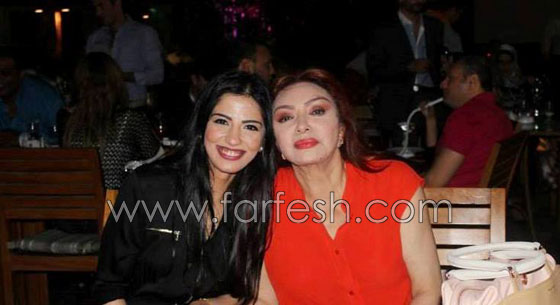 صور نجوم الفن مع عائلاتهم في ليالي رمضان صورة رقم 1