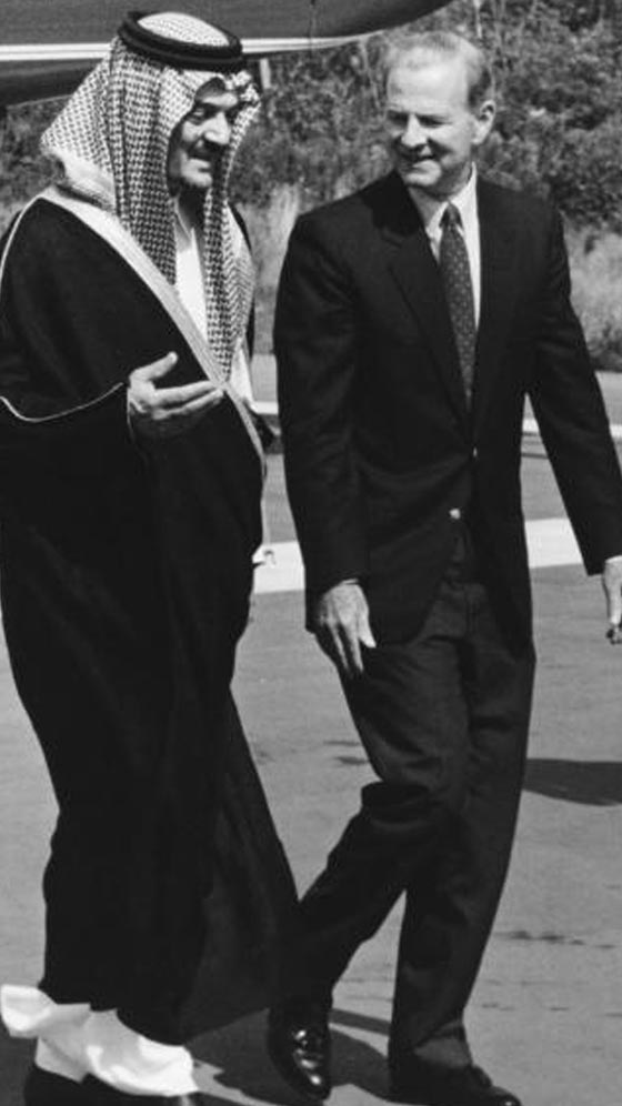  صور نادرة تختزل مسيرة حياة الامير الرحل سعود الفيصل صورة رقم 5