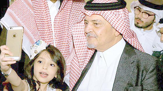  صور نادرة تختزل مسيرة حياة الامير الرحل سعود الفيصل صورة رقم 14