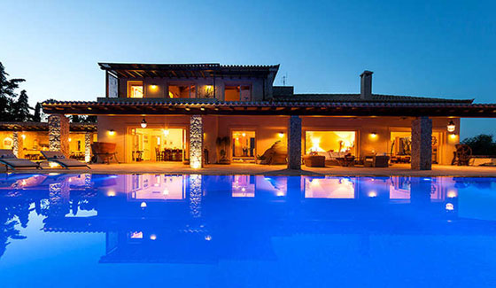 فيللات فاخرة على طبق من ذهب اتاحتها الازمة اليونانية صورة رقم 1