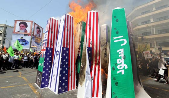 احراق العلم الاسرائيلي والسعودي والامريكي في يوم القدس بطهران صورة رقم 1