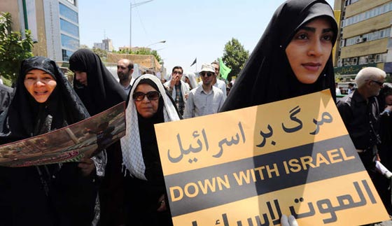 احراق العلم الاسرائيلي والسعودي والامريكي في يوم القدس بطهران صورة رقم 6