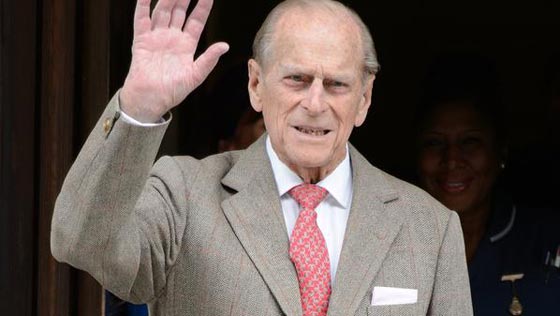 الامير فيليب زوج الملكة اليزابيث يتلفظ بعبارة بذيئة لمصوّر! صورة رقم 1