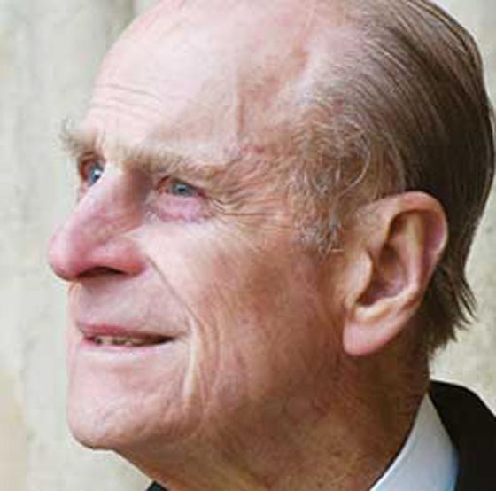 الامير فيليب زوج الملكة اليزابيث يتلفظ بعبارة بذيئة لمصوّر! صورة رقم 2