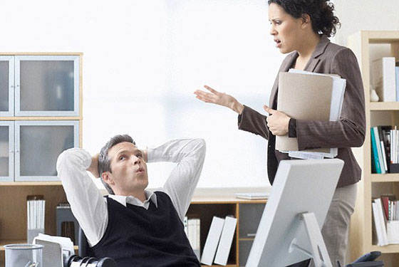 صراع الرجل والمرأة في العمل: المديرة (الست) تهدد الرجل وتجعله عدائيا! صورة رقم 2 صراع الرجل والمرأة في العمل: المديرة (الست) تهدد الرجل وتجعله عدائيا! صورة رقم 2