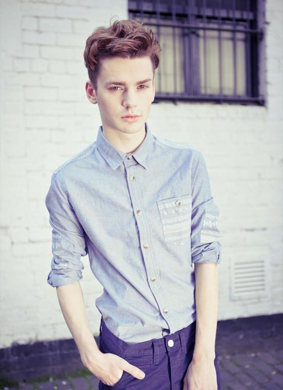 ارتدى كل ملابسه دفعة واحدة.. تجنبا لدفع رسوم الحقيبة في الطائرة!! صورة رقم 2