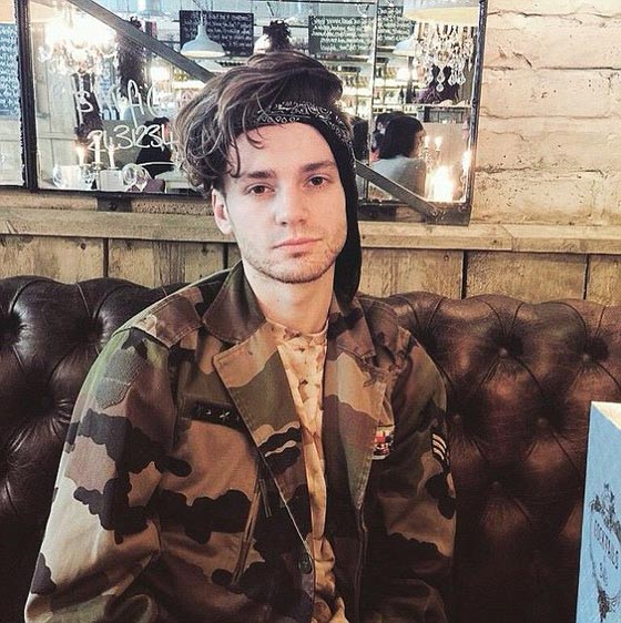 ارتدى كل ملابسه دفعة واحدة.. تجنبا لدفع رسوم الحقيبة في الطائرة!! صورة رقم 9