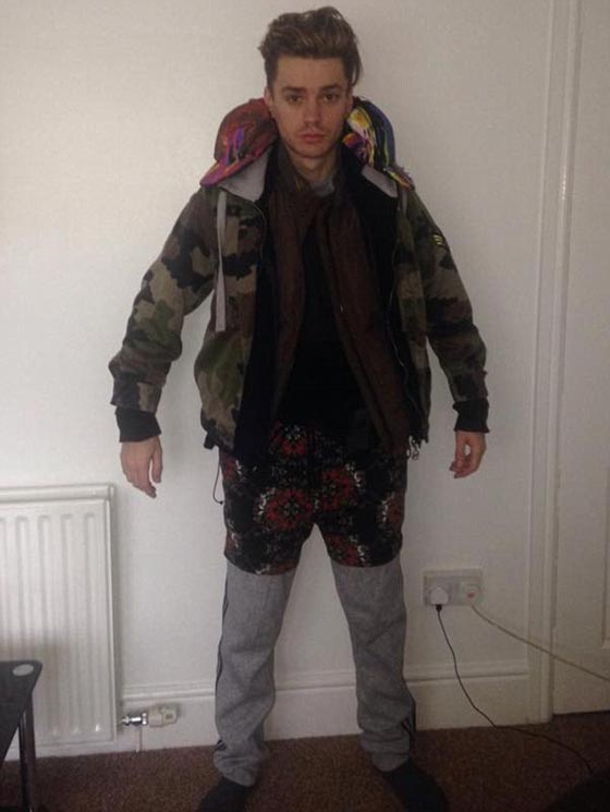 ارتدى كل ملابسه دفعة واحدة.. تجنبا لدفع رسوم الحقيبة في الطائرة!! صورة رقم 1