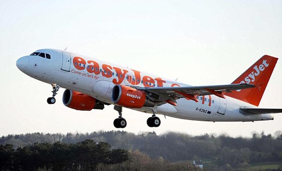 ارتدى كل ملابسه دفعة واحدة.. تجنبا لدفع رسوم الحقيبة في الطائرة!! صورة رقم 10