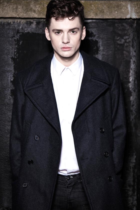 ارتدى كل ملابسه دفعة واحدة.. تجنبا لدفع رسوم الحقيبة في الطائرة!! صورة رقم 7