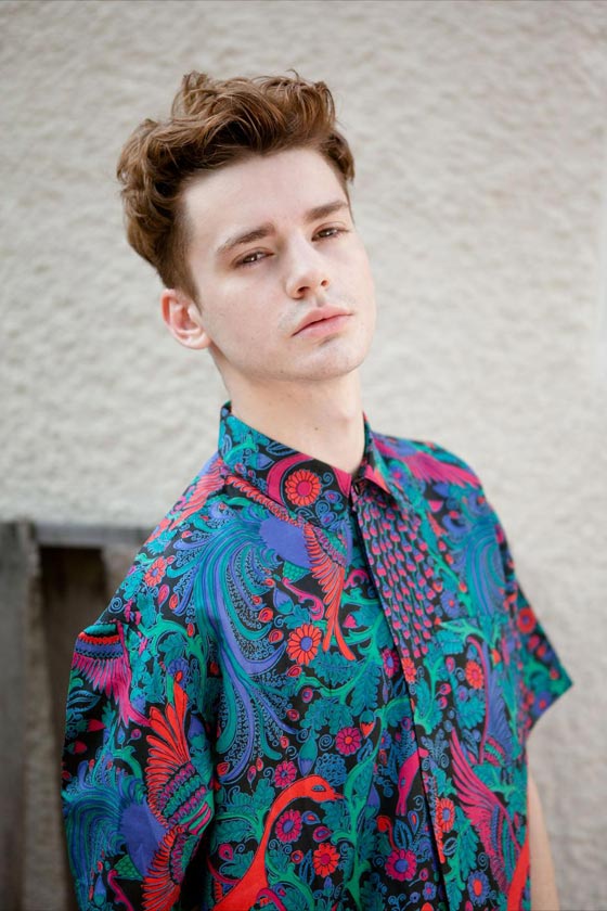 ارتدى كل ملابسه دفعة واحدة.. تجنبا لدفع رسوم الحقيبة في الطائرة!! صورة رقم 5