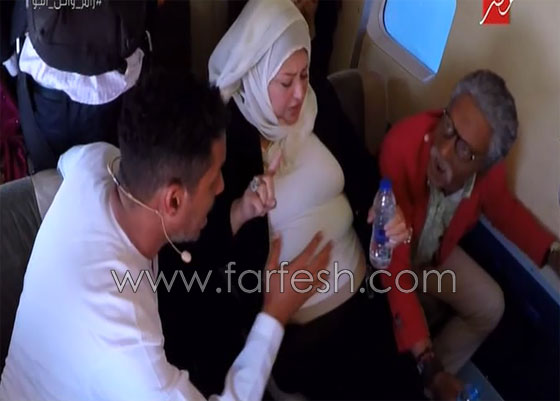 فيديو (رامز واكل الجو): عفاف شعيب تردد الشهادة مذعورة من سقوط الطائرة صورة رقم 1