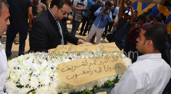صور جنازة عمر الشريف كشفت نفاق بعض الفنانين وقلة وفائهم صورة رقم 9