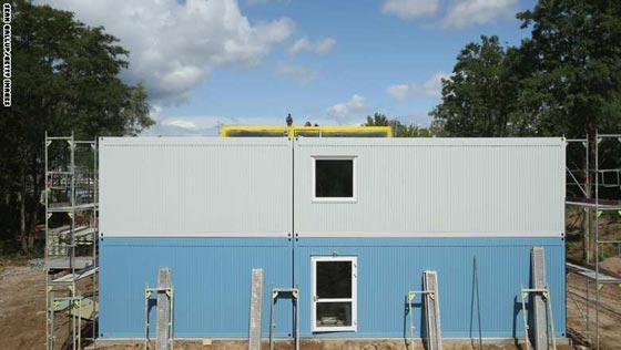 شوارع المانيا تمتلئ بمكعبات السكن الملونة للاجئين من سوريا والعراق صورة رقم 5