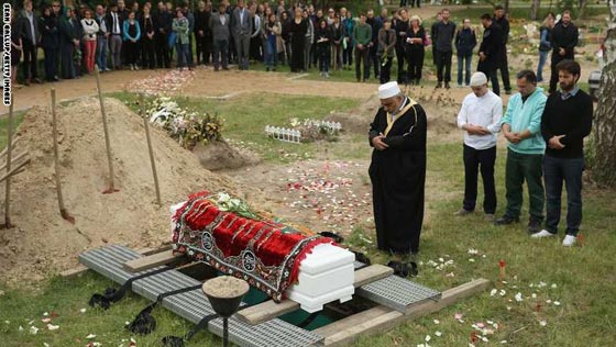 شوارع المانيا تمتلئ بمكعبات السكن الملونة للاجئين من سوريا والعراق صورة رقم 6