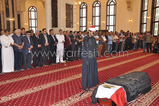 صور الفنانين النجوم يودعون الراحلين عمر الشريف وسامي العدل صورة رقم 6