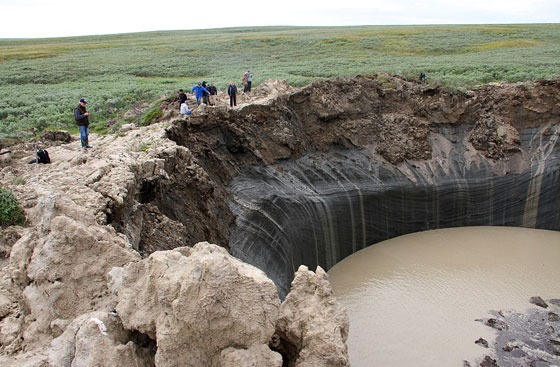 اتساع فتحة نهاية العالم العملاقة في سيبيريا.. وتحولها الى بحيرة غريبة صورة رقم 5