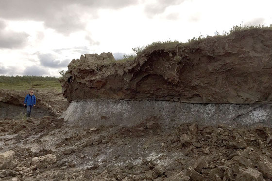 اتساع فتحة نهاية العالم العملاقة في سيبيريا.. وتحولها الى بحيرة غريبة صورة رقم 9