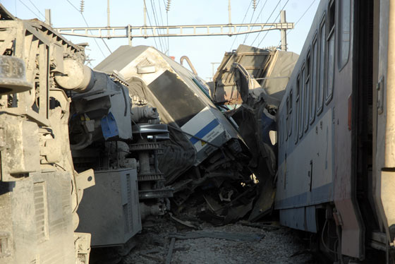 الحوادث الدامية تلاحق التونسيين.. اصطدام قطارين يسفر عن عشرات الجرحى صورة رقم 1