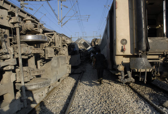 الحوادث الدامية تلاحق التونسيين.. اصطدام قطارين يسفر عن عشرات الجرحى صورة رقم 4