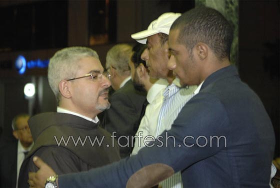  صور الفنانين الذين حضروا عزاء الفنان الراحل عمر الشريف صورة رقم 8