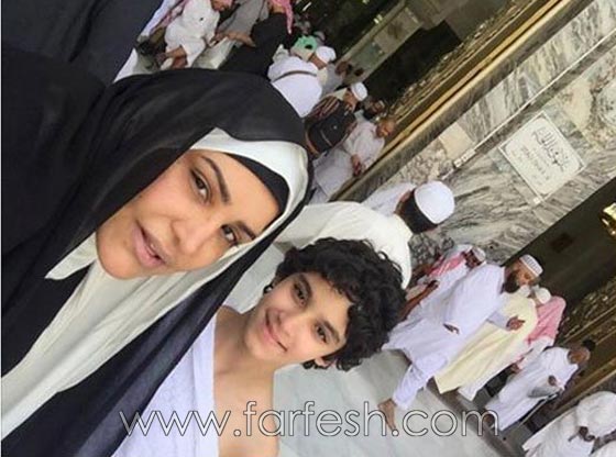 صور احلام مع ابنها فهد أثناء أداء العمرة  في السعودية صورة رقم 3