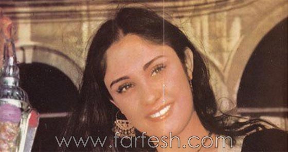 رمضان زمن الفن الجميل: صورة نادرة للفنانة  شيرين تمسك  فانوس رمضان صورة رقم 1