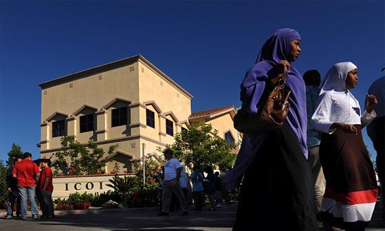 القصة الكاملة لجاسوس زرعه FBI بمركز اسلامي في كاليفورنيا صورة رقم 5