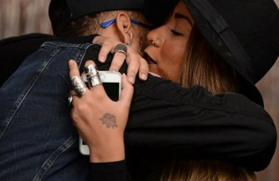 شقيقة نيمار تشبه شيرين عبدالوهاب.. بالصور صورة رقم 5